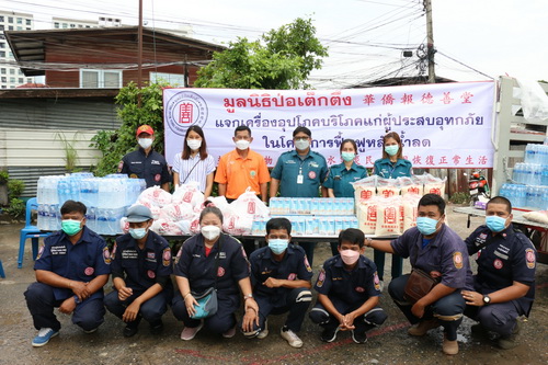 ข่าวประชาสัมพันธ์ - PR News มูลนิธิป่อเต็กตึ๊ง ห่วงใยผู้ประสบภัยน้ำท่วมในชุมชน 6 เขตกรุงเทพมหานคร รุดจัดทีมลงพื้นที่ลุยแจกจ่ายถุงยังชีพต่อเนื่อง