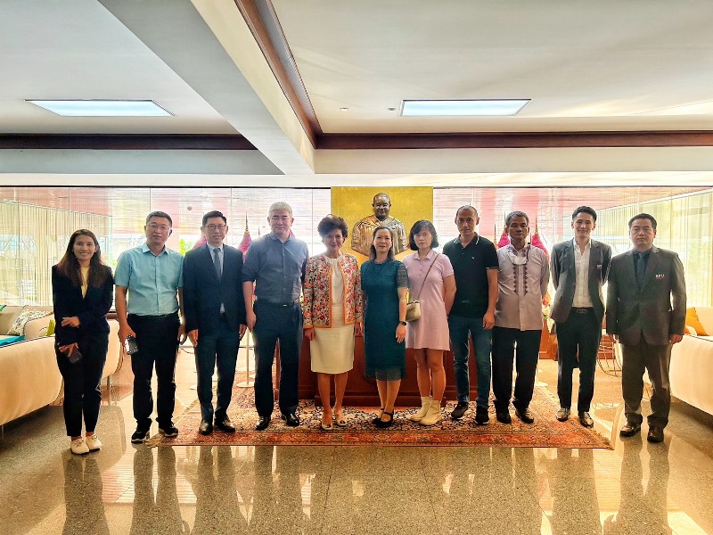 ข่าวประชาสัมพันธ์ - PR News อธิการบดี ม.ศรีปทุม ให้การต้อนรับ คณะผู้แทนหอการค้าไทย-ชานตง RCEP เข้าเยี่ยมชมการจัดการเรียนการสอนในหลักสูตรที่โดดเด่นของ SPU