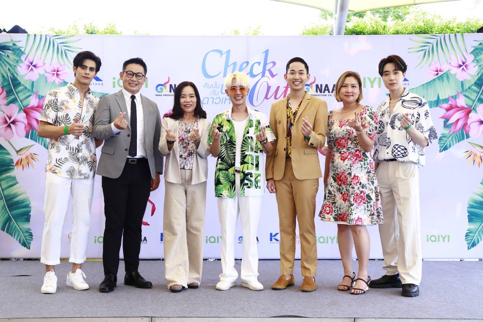 ข่าวบันเทิง - สุดอบอุ่น นักแสดงซีรีส์  คืนนั้นกับนายดาวเหนือ จัดรอบพิเศษ 