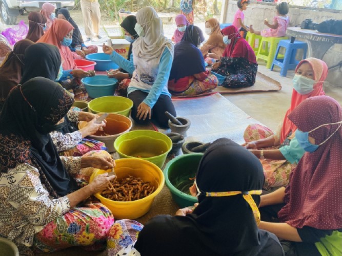 ข่าวราชการ, รัฐวิสาหกิจ - สำนักงานพัฒนาฝีมือแรงงานพังงา จัดอบรมการทำเครื่องแกงพื้นบ้านสร้างอาชีพสร้างรายได้ให้ผู้สูงวัย