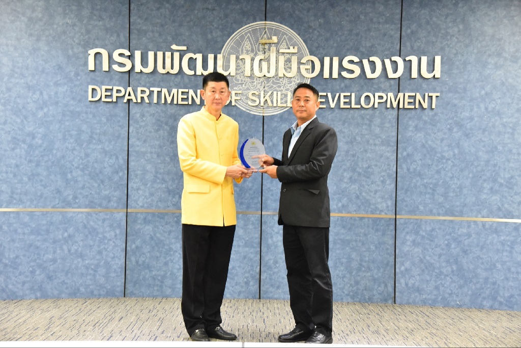 ข่าวประชาสัมพันธ์ - PR News ดูโฮม เข้ารับโล่ประกาศเกียรติคุณเครือข่ายพัฒนาฝีมือแรงงาน 