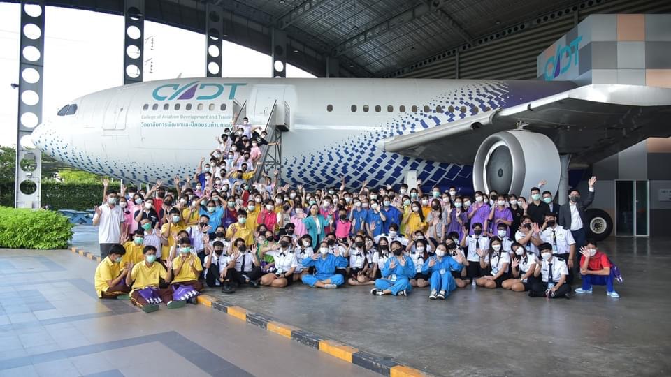 ข่าวการศึกษา - CADT DPU เปิดค่ายการบิน Youth Flying Club รุ่นที่ 2 เผยหลังเปิดประเทศ ผู้ปกครองหนุนเด็กเข้าเรียนการบินเพิ่มขึ้น