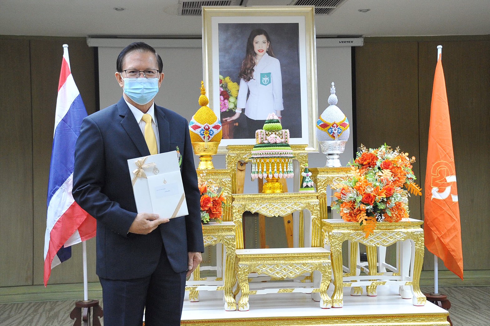 ข่าวราชการ, รัฐวิสาหกิจ - อธิบดีกรมพลศึกษา เข้ารับพระราชทานบัตรอำนวยพร ส.ค.ส