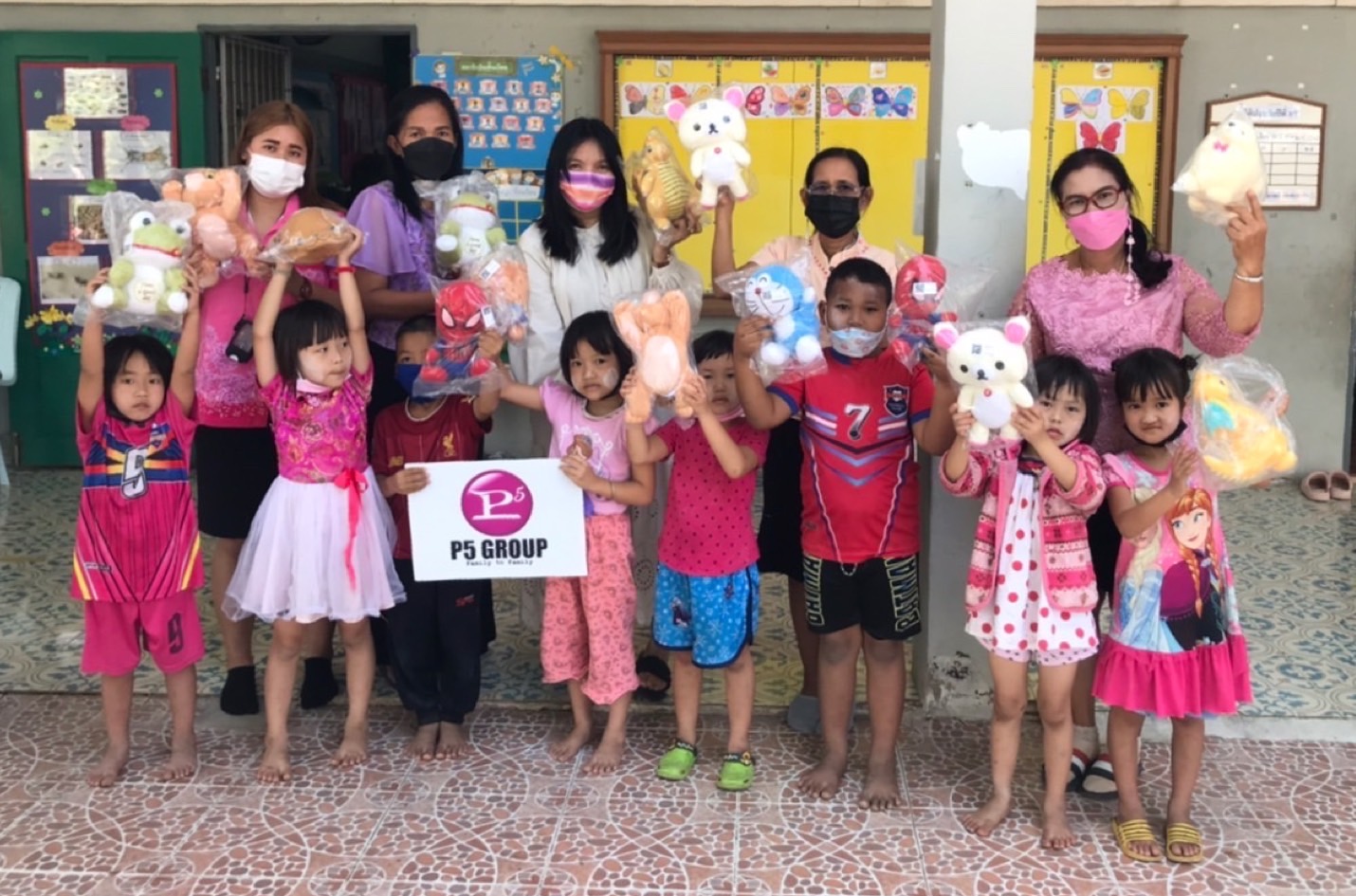 ข่าวกิจกรรม - พีไฟว์กรุ๊ปร่วมแบ่งปันความสุขให้น้องโรงเรียนวัดสระแก้ว จ.อ่างทอง