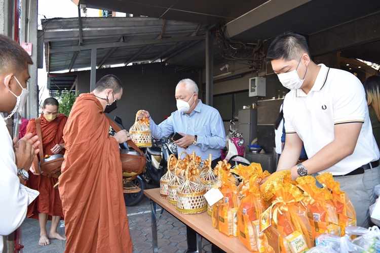 ข่าวบ้าน, คอนโด, อสังหาฯ - Soken Group และบริษัทในเครือ ทำบุญตักบาตรอาหารแห้งรับปีใหม่ 2565 