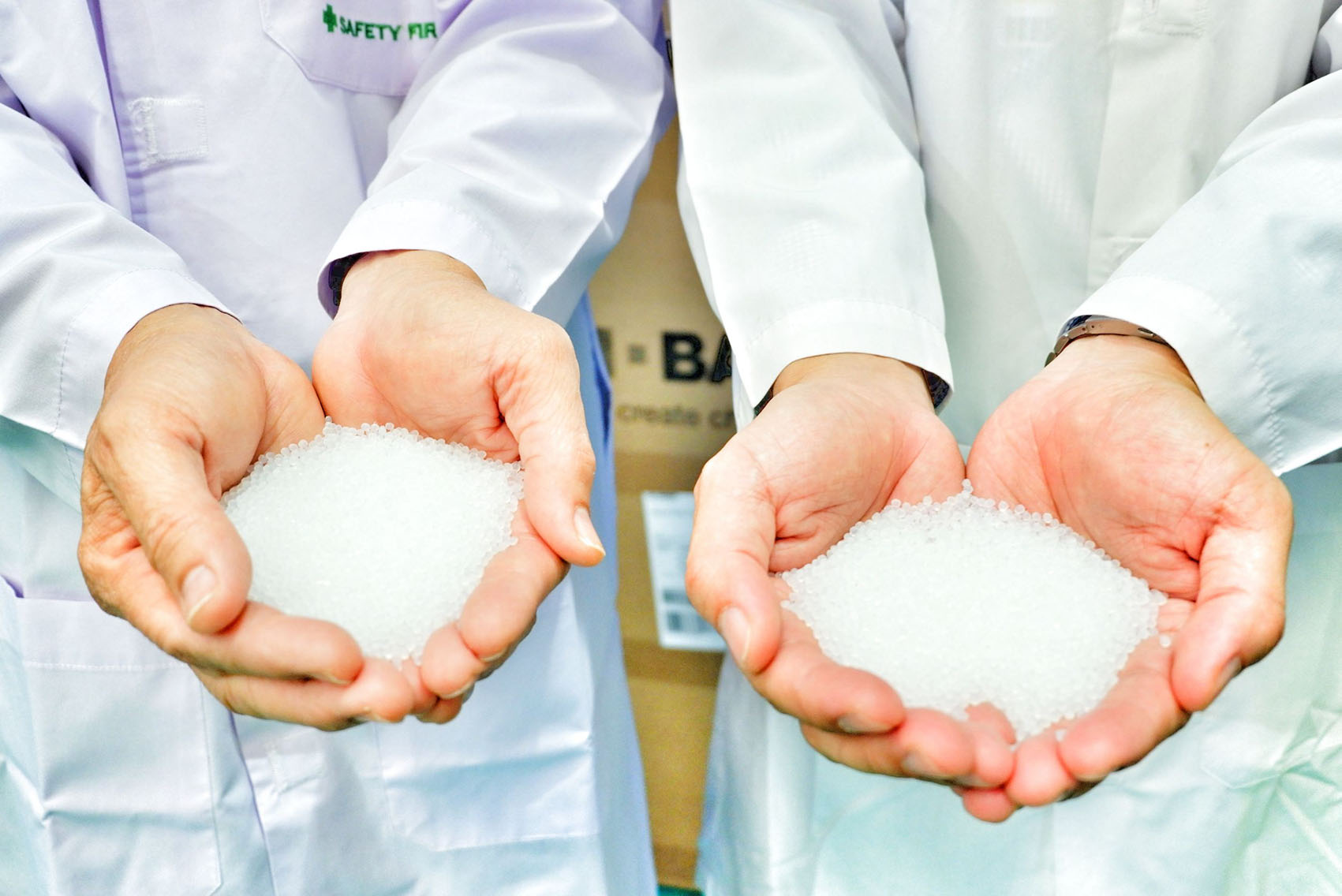 ข่าวพลังงาน, สิ่งแวดล้อม - เอ.เจ. พลาสท์ จับมือ BASF ประเทศเยอรมนี พัฒนานวัตกรรมฟิล์มพีซีอาร์ บีโอพีเอ แก้ปัญหาขยะพลาสติก