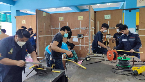 ข่าวราชการ, รัฐวิสาหกิจ - พัฒนาแรงงานนนท์ จัดทดสอบมาตรฐานฝีมือแรงงาน ช่างเดินสายไฟฟ้าภายในอาคาร