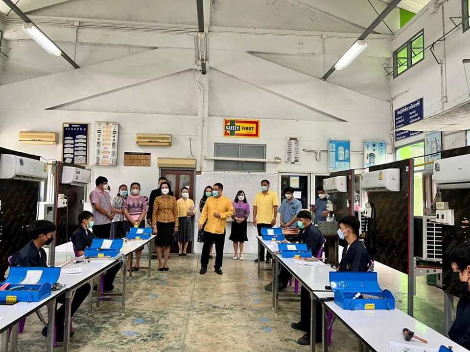 ข่าวราชการ, รัฐวิสาหกิจ - รองผู้ว่าฯ ปทุมธานี ตรวจเยี่ยมการดำเนินงานโครงการเพิ่มทักษะด้านอาชีพแก่นักเรียนที่ไม่ได้เรียนต่อหลังจบการศึกษาภาคบังคับและโครงการ