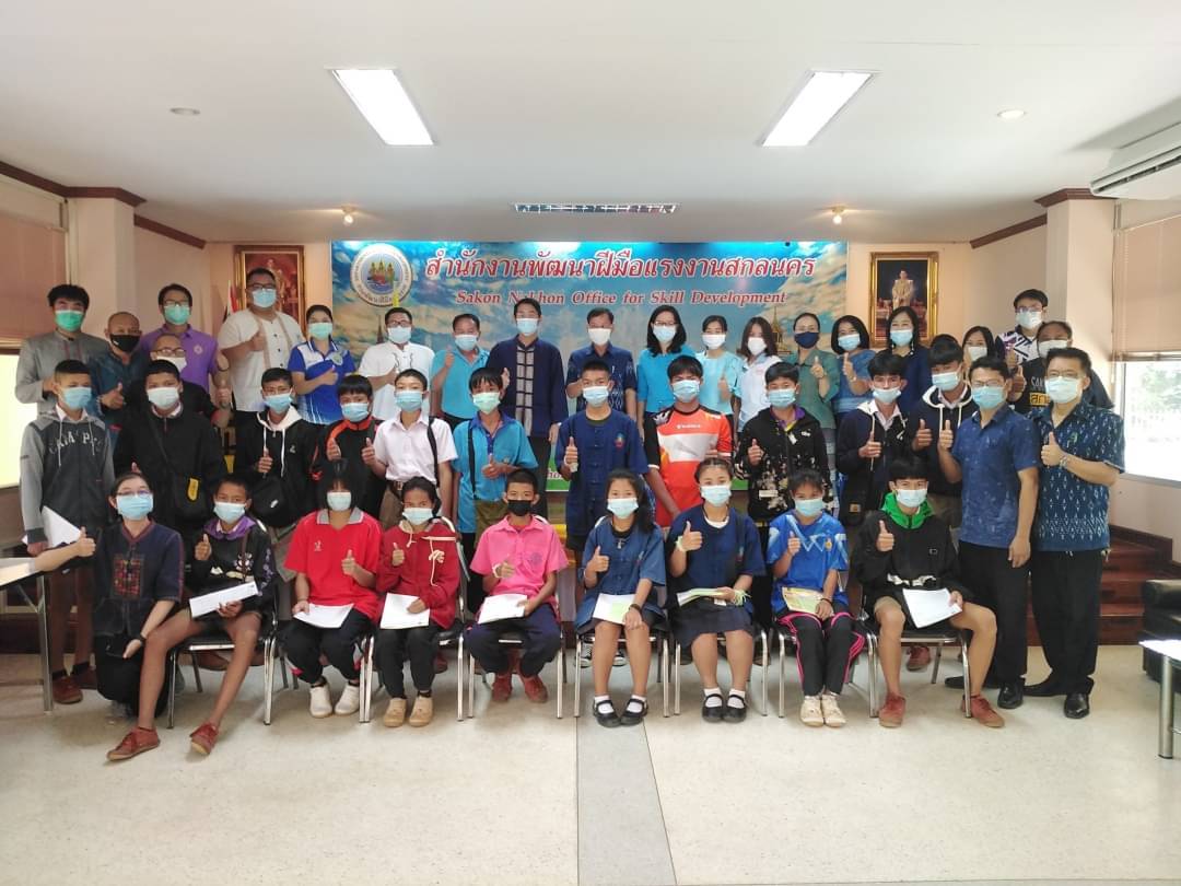 สนพ สกลนคร ดำเนินการต้อนรับคณะครูและนักเรียนเข้าศึกษาดูงาน