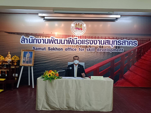 ข่าวราชการ, รัฐวิสาหกิจ - ก.แรงงาน จับมือสถานประกอบการ เปิดฝึกหลักสูตรผู้ควบคุมรถยกสินค้า สร้างความปลอดภัยในการทำงาน ช่วยเหลือสังคมรำลึกถึงพ่อของแผ่นดิน