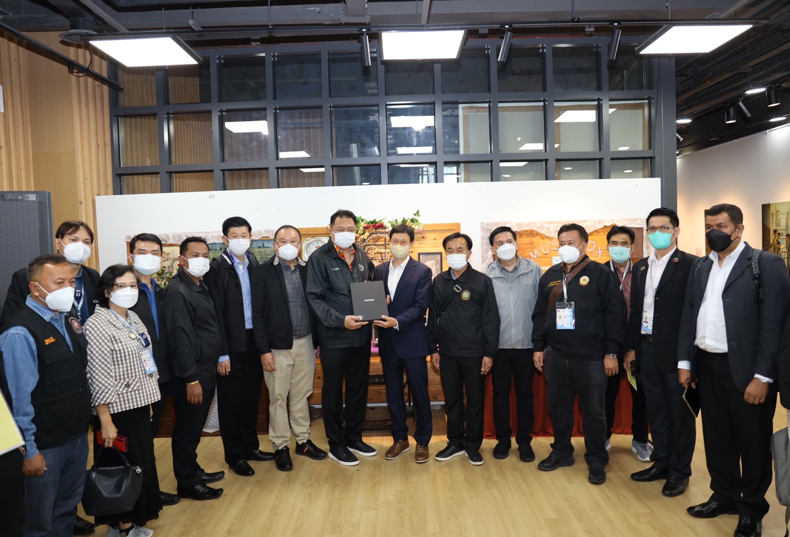 ข่าวราชการ, รัฐวิสาหกิจ - รมว.เฮ้ง นำทีมสหภาพแรงงาน เอกชน รัฐวิสาหกิจ ลุยเกาหลี หวังขับเคลื่อนคุณภาพชีวิตแรงงานไทย