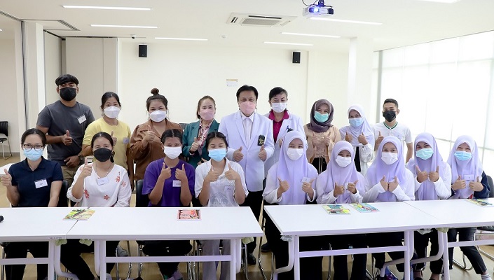 ข่าวการศึกษา - ร่วมงานปฐมนิเทศนักเรียนการบริบาลรุ่นที่ 1 โรงเรียนการบริบาลเดอะพาเร้นท์ส