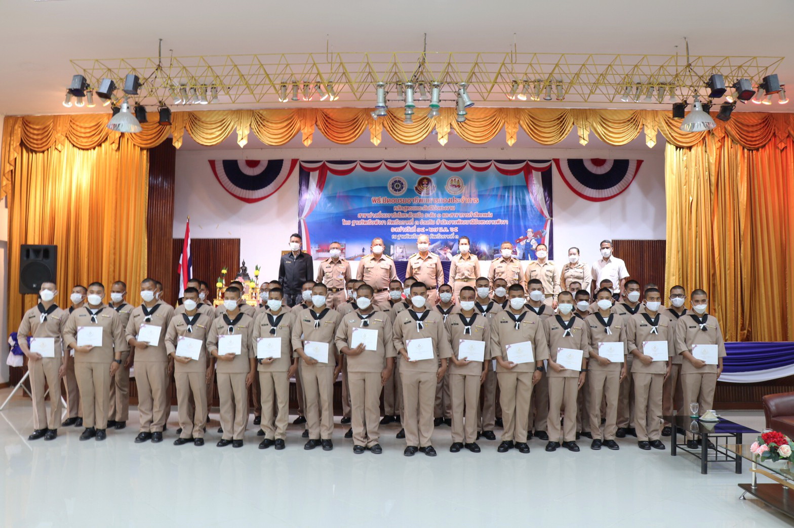 ข่าวราชการ, รัฐวิสาหกิจ - สนพ.พังงา ร่วมกับ คพท. มอบวุฒิบัตรให้ผู้สำเร็จการฝึกอบรมโครงการฝึกอบรมแรงงานกลุ่มเป้าหมายเฉพาะเพื่อเพิ่มโอกาสในการประกอบอาชีพ