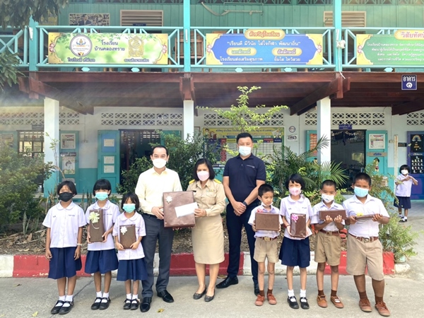 ข่าวประชาสัมพันธ์ - PR News โรงแรมแคนทารี บ้านฉาง มอบของขวัญวันเด็ก ณ โรงเรียนบ้านคลองทราย จังหวัดระยอง