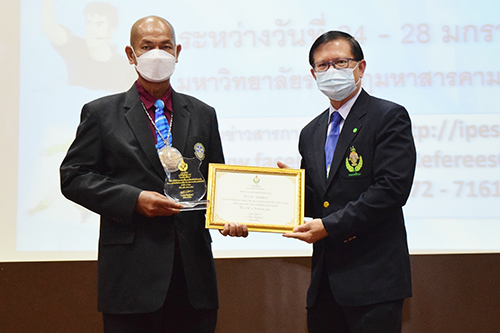 ข่าวราชการ, รัฐวิสาหกิจ - อธิบดีกรมพลศึกษา เป็นประธานพิธีมอบวุฒิบัตรและปิดโครงการพัฒนาอบรมผู้ตัดสินกีฬาขั้นพื้นฐาน ระดับ 1 กีฬาฟุตบอลและรักบี้ฟุตบอล