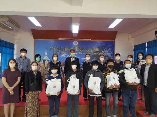 ข่าวราชการ, รัฐวิสาหกิจ - ***สำนักงานพัฒนาฝีมือแรงงานเลย มอบทุนการศึกษามูลนิธิร่วมจิตต์น้อมเกล้าฯ เพื่อเยาวชน ในพระบรมราชินูปถัมภ์ ให้กับผู้รับการฝึกหลักสูตรการฝึกเตรียมเข้าทำงาน รุ่นที่ 1/2565***