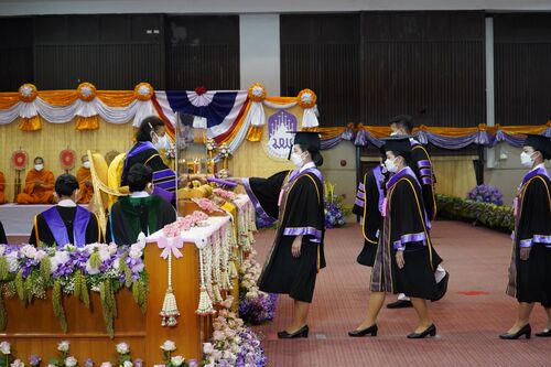 ข่าวการศึกษา - พิธีพระราชทานปริญญาบัตร แก่ผู้สำเร็จการศึกษามหาวิทยาลัยพะเยา ประจำปีการศึกษา ๒๕๖๓