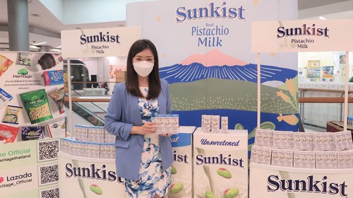 ข่าวสุขภาพ - ซันคิสท์ เครื่องดื่มน้ำนมพิสทาชิโอ ร่วมแจกจ่ายความอร่อย  ในงานเปิดสนามฉีดวัคซีนสำหรับเด็กเล็ก ศูนย์การค้าเซ็นทรัล แจ้งวัฒนะ