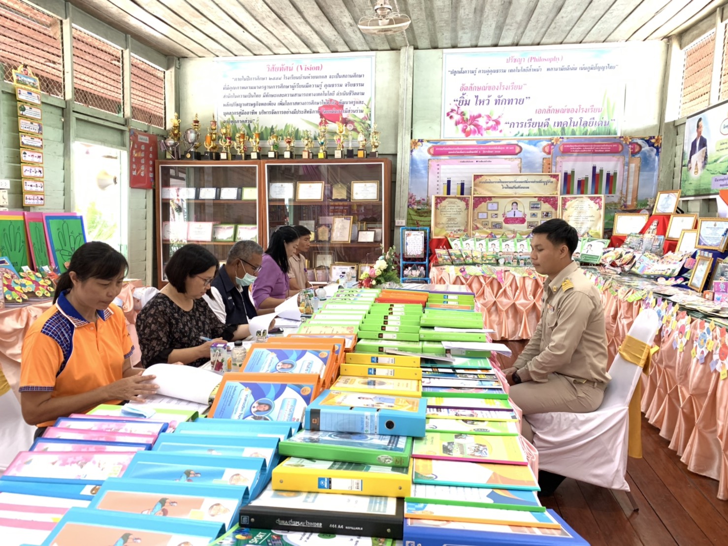 ข่าวการศึกษา - การพัฒนารูปแบบการจัดการเรียนรู้เพื่อยกระดับผลสัมฤทธิ์ทางการเรียน นร.รร.บ้านห้วยนกแล