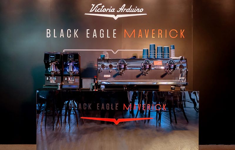 ข่าวอาหาร, เครื่องดื่ม - อโรม่าชวนสัมผัส ประสบการณ์ใหม่ กับ ?Victoria Arduino Black Eagle Maverick?  ที่จะเปลี่ยนกาแฟเอสเพรสโชให้เป็นกาแฟสกัดบริสุทธิ์จากก้นถ้วยได้  นวัตกรรมใหม่ที่ผสมผสานความลงตัวทั้งเอสเพรสโซ และ Pure Brew ร