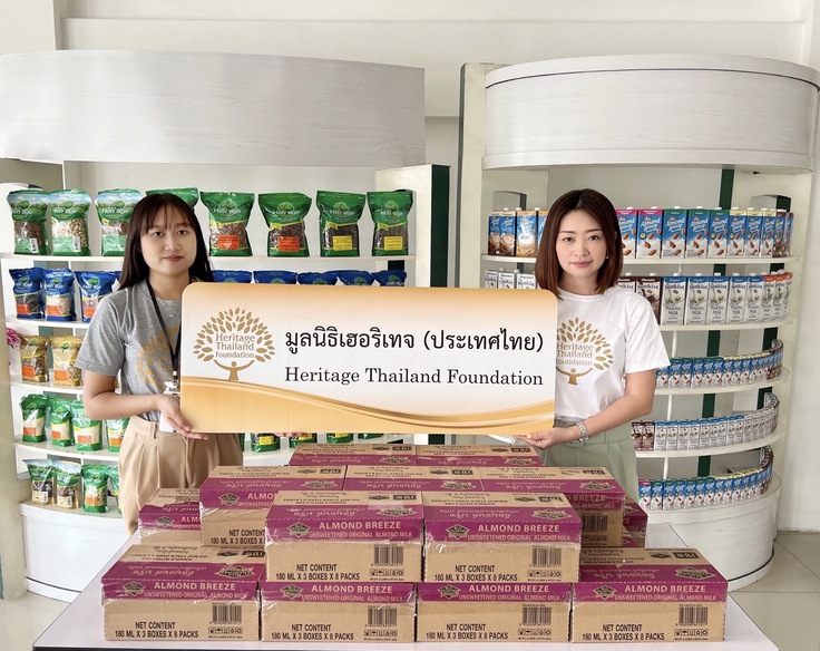 ข่าวธุรกิจ, สังคม - Heritage Thailand Foundation Donates Beverages to Help Flood Victims  in Phra Nakhon Si Ayutthaya province