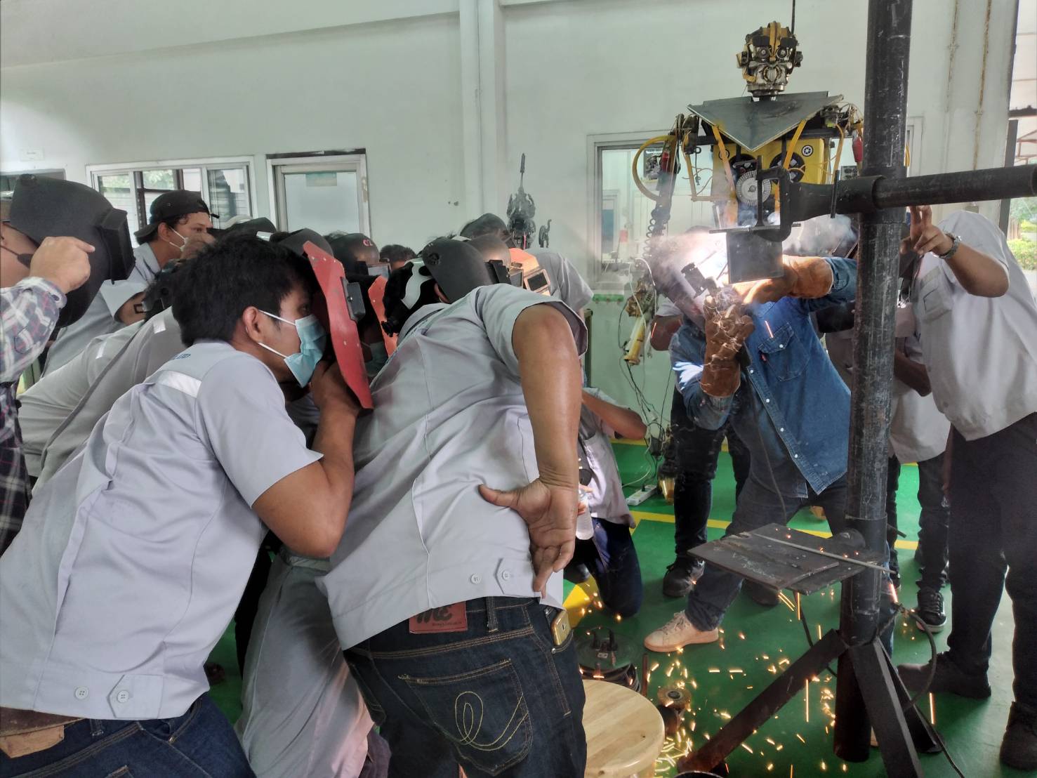 ข่าวราชการ, รัฐวิสาหกิจ - สนพ.กำแพงเพชร เปิดฝึกอบรมก่อนทดสอบมาตรฐานฝีมือแรงงาน หลักสูตรช่างเชื่อมอาร์กโลหะด้วยมือ ระดับ 1