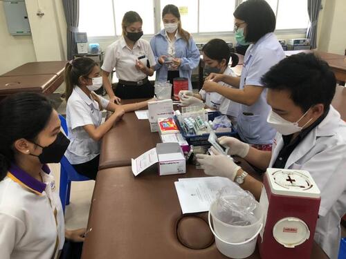 ข่าวการศึกษา - เทคนิคการแพทย์ คณะสหเวชศาสตร์ ม.พะเยา บริการตรวจหาแอนติบอดีภูมิคุ้มกันต่อโรค COVID-19