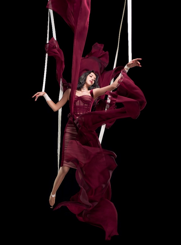 ข่าวบันเทิง - Tia Lee หลุดพ้นจากการควบคุมและยอมรับตัวตนที่แท้จริงของเธอ
