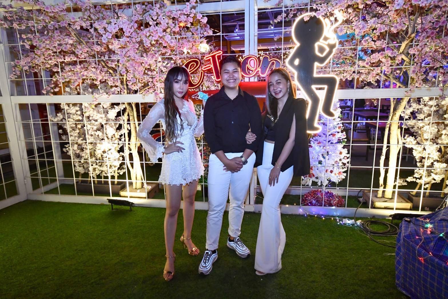 ข่าวธุรกิจ, สังคม - e-Toon ทุ่มงบ 8 หลักเนรมิตรร้าน กลางซอยมหาดไทย