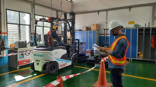 ข่าวราชการ, รัฐวิสาหกิจ - สำนักงานพัฒนาฝีมือแรงงานลำพูน ฝึกทดสอบมาตรฐานฝีมือช่างไฟฟ้าและผู้ควบคุมรถยกสินค้า