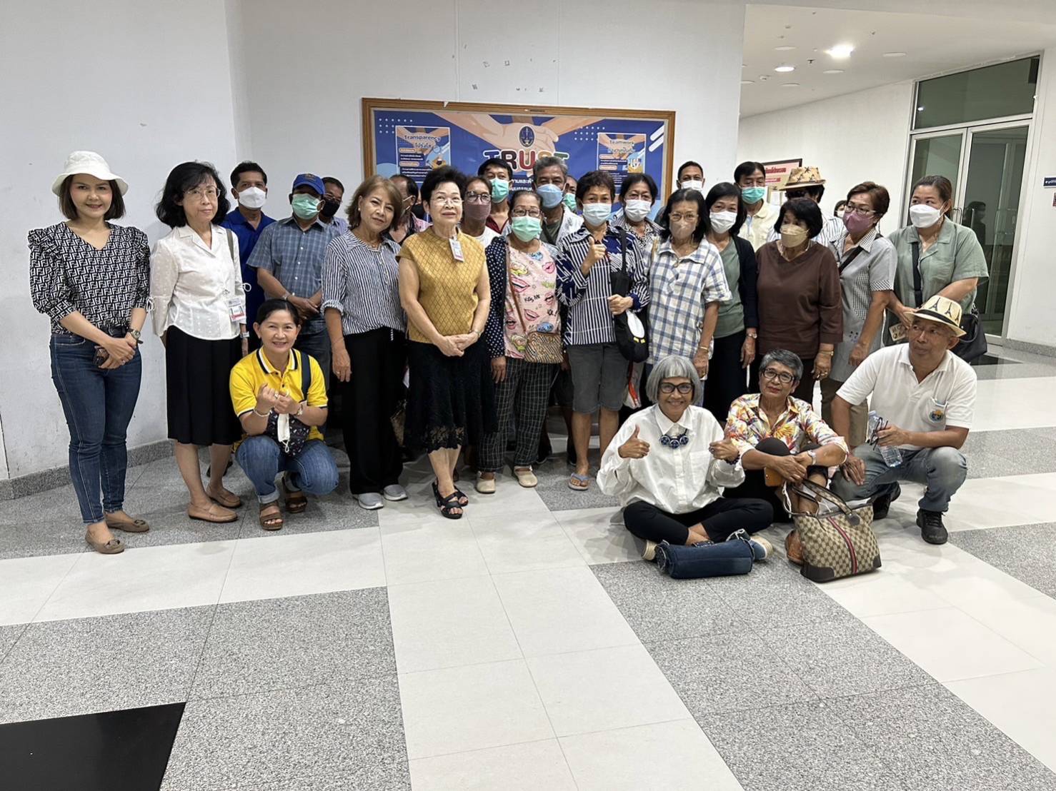 ข่าวราชการ, รัฐวิสาหกิจ - ประชาชนในพื้นที่ตำบลหลักหกเดือดร้อนกรณีการถมคลองเปรมประชากรเพื่อก่อสร้างบ้านมั่นคง พร้อมเดินหน้าร้องทุกข์ศาลปกครอง