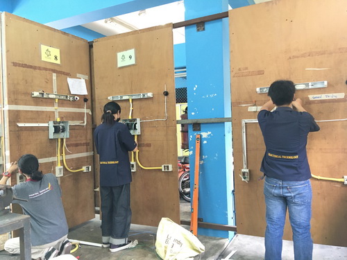 ข่าวราชการ, รัฐวิสาหกิจ - พัฒนาแรงงานนนท์ เร่งทดสอบฝีมือช่างไฟฟ้าก่อนส่งเข้าขั้นตอนประเมิน 