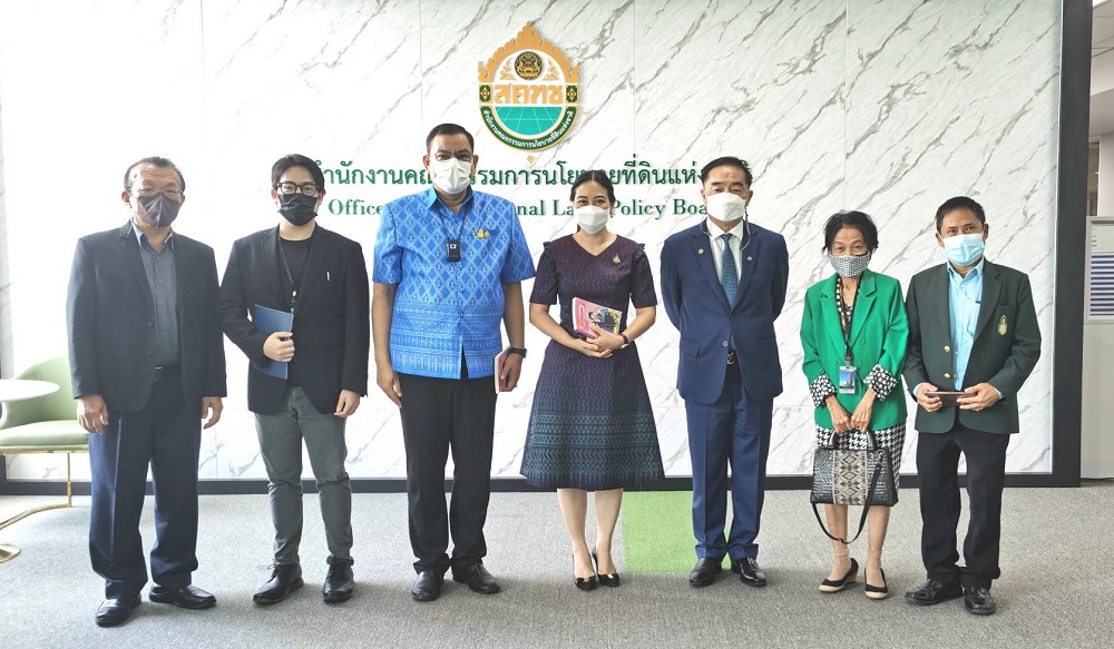 ข่าวกิจกรรม - ดร.วิจักษ์ พงษ์เภตรา นายกสมาคมสินแร่และวัสดุก่อสร้างและกรรมการ ติดตามนโยบายที่ดินแห่งชาติ