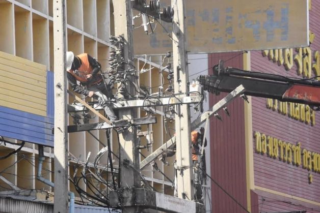 ข่าวราชการ, รัฐวิสาหกิจ - PEA จังหวัดนครราชสีมา ทำการถอนเสาไฟฟ้า นำสายไฟฟ้าลงดิน พัฒนาระบบไฟฟ้าเมืองใหญ่ ยกระดับจังหวัดนครราชสีมาเป็นมหานครไร้สาย