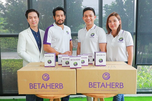 ข่าวบันเทิง - ?บิณฑ์? รับมอบผลิตภัณฑ์ ?โฮปฟูล?  ส่งต่อพี่น้องชาวไทยที่ขาดแคลน