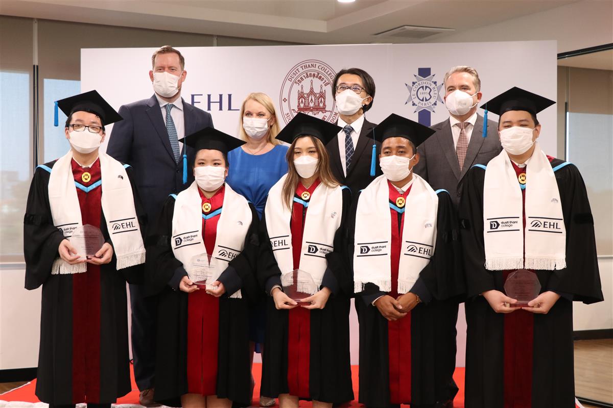 ข่าวการศึกษา -  พิธีเฉลิมฉลอง วันแห่งความสำเร็จ หลักสูตรนานาชาติ  ที่ วิทยาลัยดุสิตธานี 