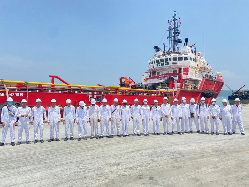 ข่าวภาษาอังกฤษ - Unithai Shipyard and Engineering Limited., Songkhla branch, provides safety knowledge to students of RMUTT Srivichai.